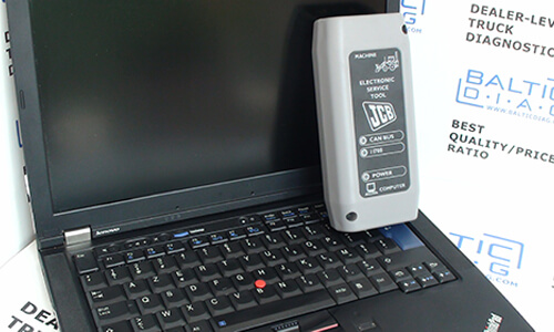 892/01174 jcbdiagnostictoolwithlaptop.jpg